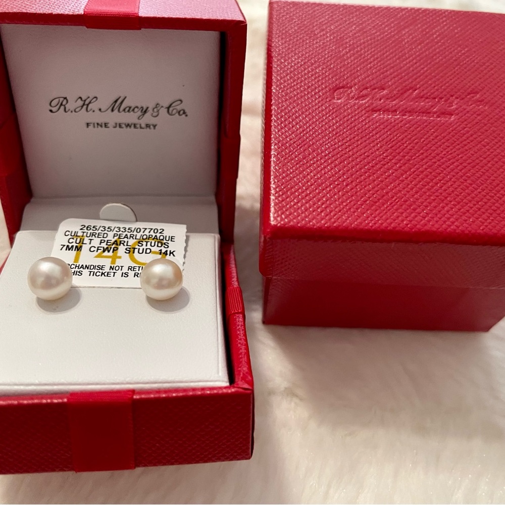R.H. Macy & Co Fine Jewelry 7MM Cultured Fresh Water Pearl Earrings in 14k Gold